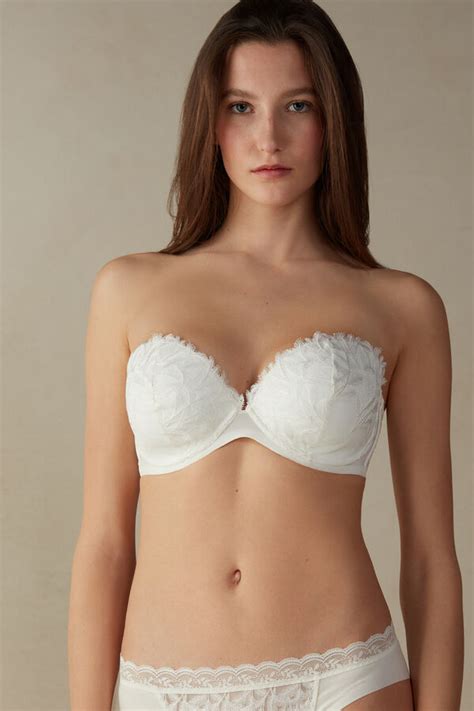 Ознакомьтесь с моделями новой женской коллекции Intimissimi прямо сейчас.