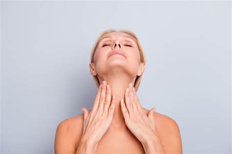 Как подтянуть кожу лица в домашних условиях? | MedAboutMe