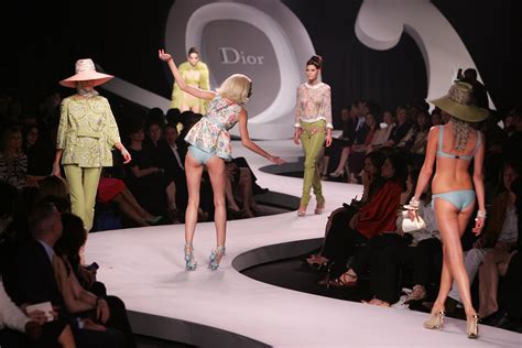 How to Walk Better In Heels, in 9 Easy Tips