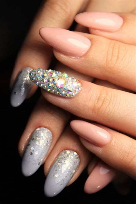 Christmas Nail Ideas for Inspiration - Shannon Torrens
