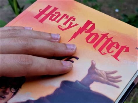 Celebrities Read First Harry Potter Book in Free Videos | Engoo Daily News