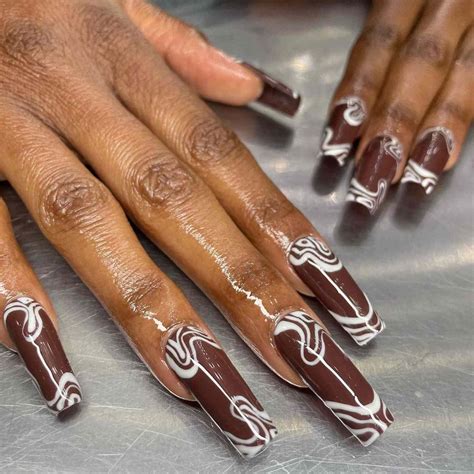 20 Gingerbread Nail Ideas for a Delicious Holiday Mani