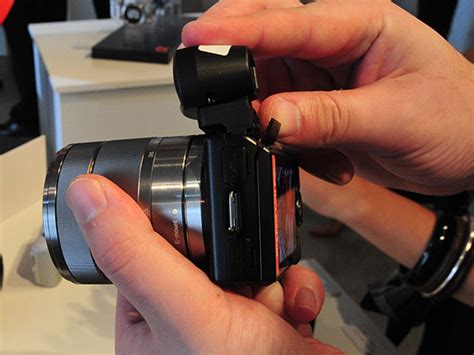 Hands on with the Sony NEX-5 and NEX-3 - CNET