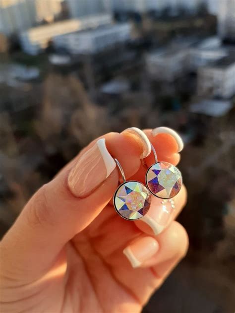 Серьги с кристаллами бриллиантовой огранки | Stud earrings, Beads, Earrings