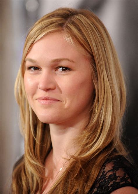 Julia Stiles - Golden Globes