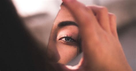 What Is A Canthal Tilt And Why Are People Obsessing Over It? - Vibe FM