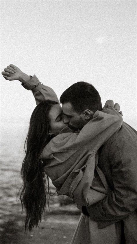 pin  couple kissing