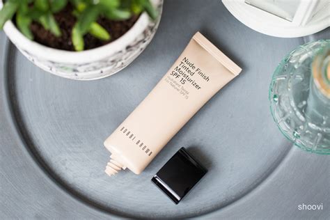 Увлажняющий крем для лица с оттеночным эффектом Bobbi Brown Nude Finish ...