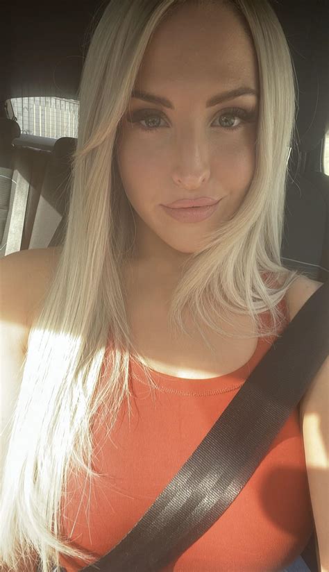 Selfie 🤳 : r/EmmaJones