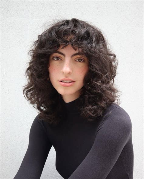 60 Styles and Cuts for Naturally Curly Hair in 2025