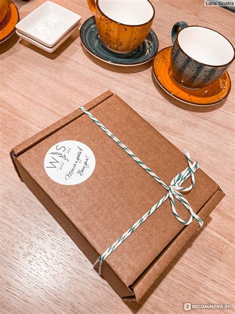 Ароматическая свеча Wood&Soya candles В кокосе с надписью ...
