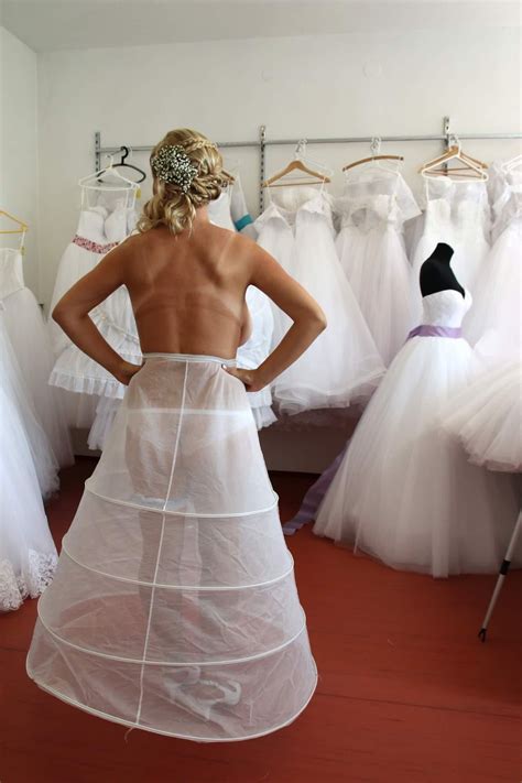 Busty bride getting dressed : r/WeddingsGoneWild