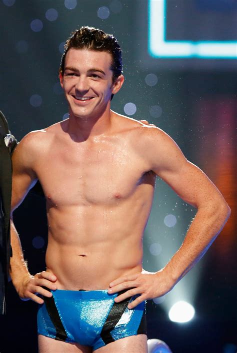 Best Celebrity Bulge Photos - Celebrities with Bulges