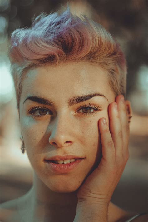 10 Best Short Feathered Hairstyles To Try This Season | All Things Hair US