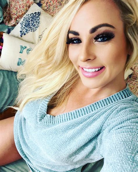 Une enseignante licenciée à cause de sa page OnlyFans gagne maintenant