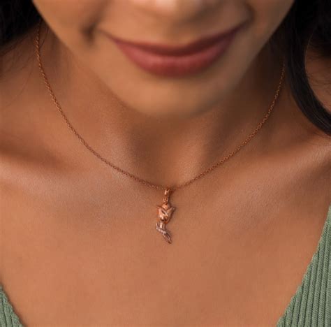 Pendant Vs Necklace Vs Locket: What is the Difference?