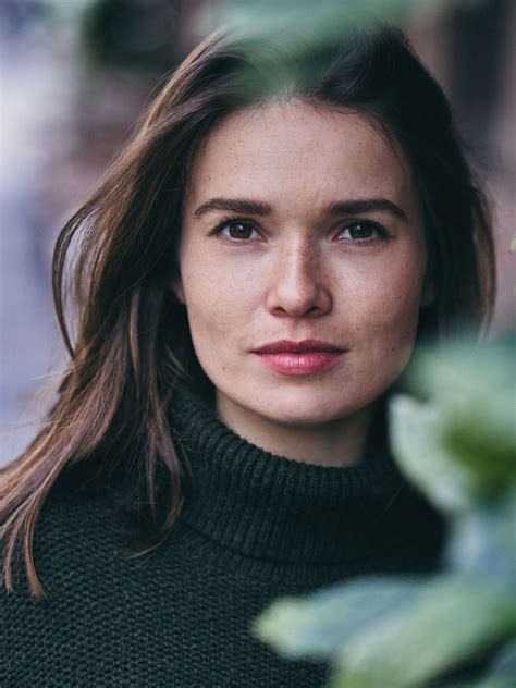 Zoe Moore | Schauspielerin