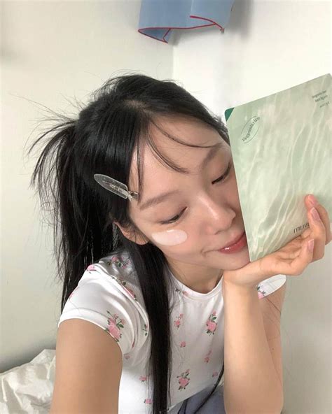solsolさんのインスタグラム写真 - (solsolInstagram)「#광고 🫐🪞🍓나이가 한 살씩 들면서 피부 관리에 시간을 ...