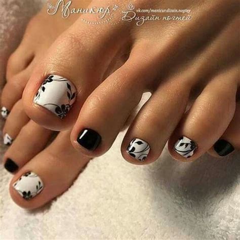 Pin by Инна Гайдай on маникюр | Toe nail art, Feet nails, Cute toe nails
