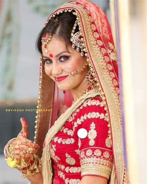 Bridal pose | Wedding dulhan pose, Indian bride photography poses ...