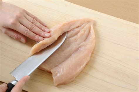鶏むね肉の観音開き - 肉の切り方/料理の基礎 | レシピサイトNadia