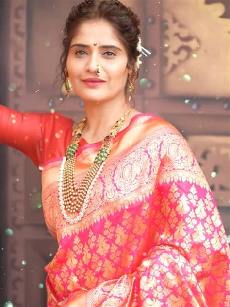 Arti Singh ethncity in variety of saree outfits | Koshal Research Support