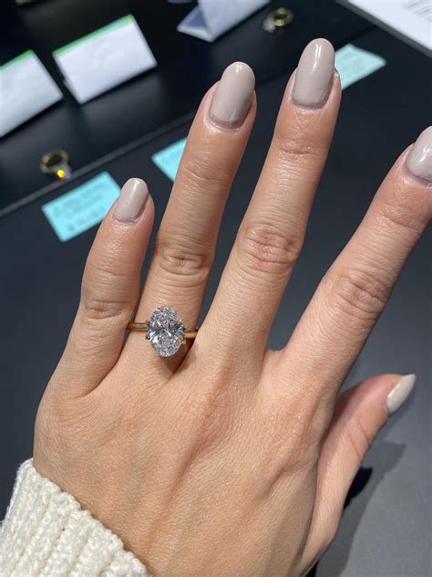 Wearing a fake wedding ring while traveling | Beachweddingtips.com