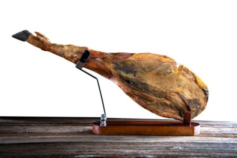 pata de jamon fondo blanco banco de fotos  imagenes de stock istock