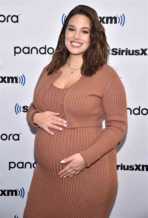 Pregnant Ashley Graham Shares Nude Bump Selfie: 'Still Cooking'