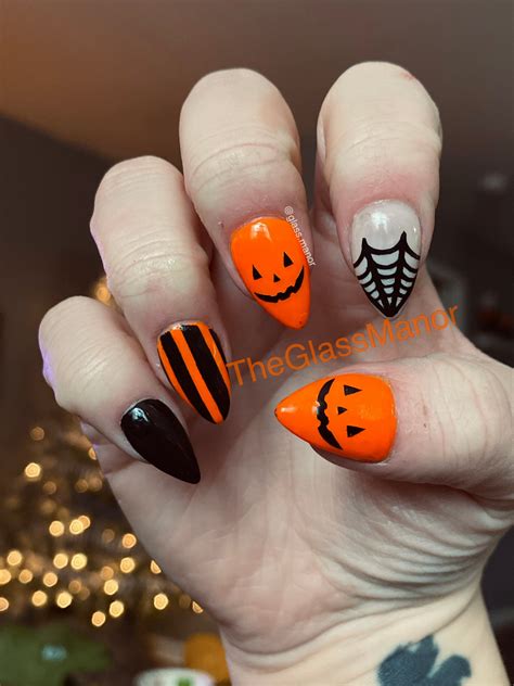 halloween nails 2024 simple pink 1