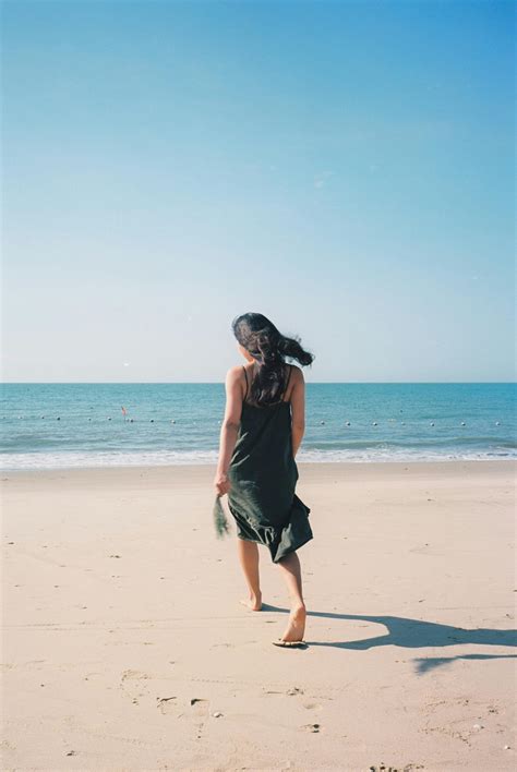 Nude Beach Walking Photos, Download The BEST Free Nude Beach Walking