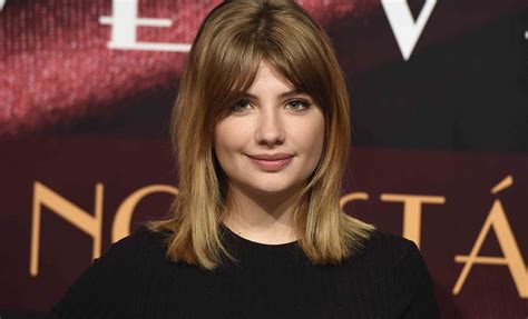 Miriam Giovanelli deslumbra con un original look el día de su boda