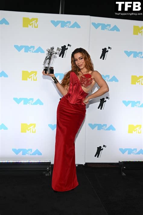 Anitta Displays Her Sexy Boobs At The 2022 MTV Video Music Awards In