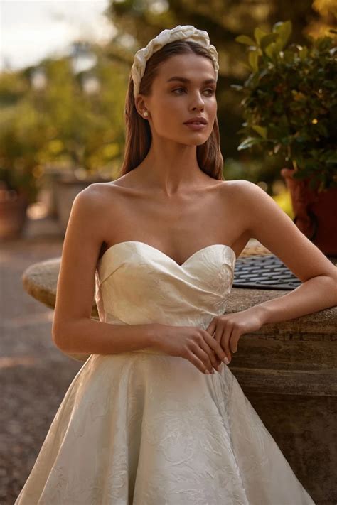 sweetheart neckline wedding dresses  swoon  creative diy