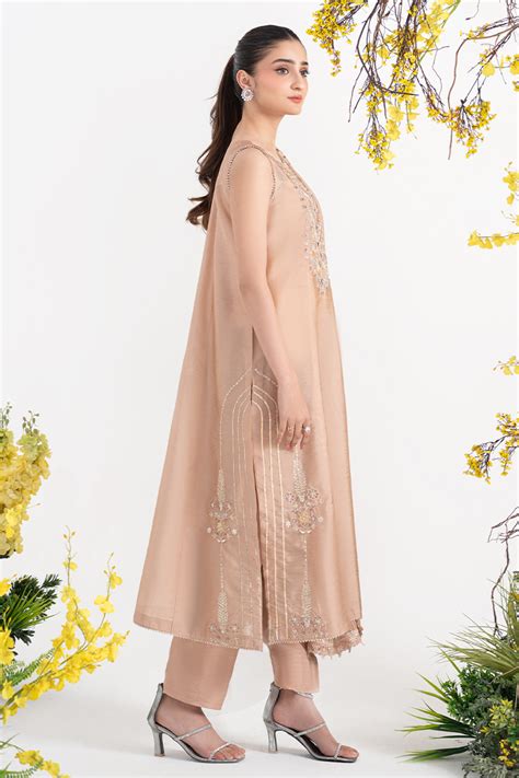 Zubia Zainab . Peachy Dream