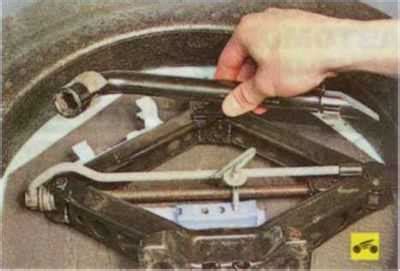 Где находится буксировочный крюк форд фокус 2 спереди – 2. . Ford Focus II