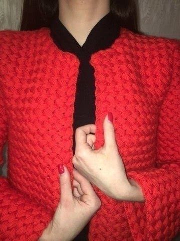 Кардиган крючком в стиле шанель.