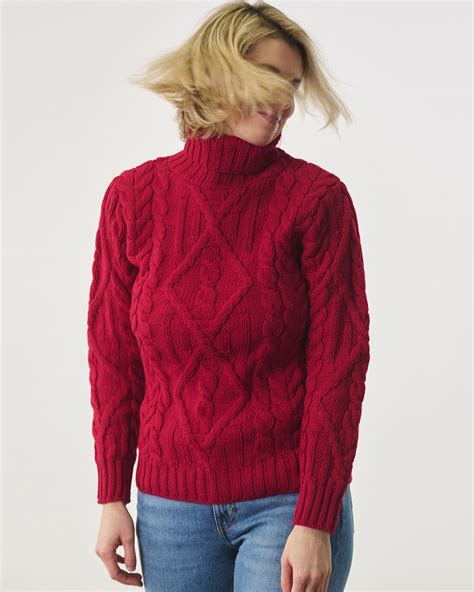Шерстяной женский свитер R2080 Red от Aran Crafts | IRISH WOOL