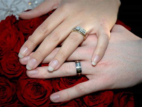 Download Intimate Holding Hands With Rings On Roses Wallpaper ...