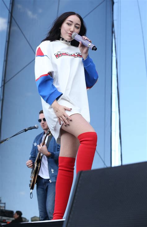 NOAH CYRUS Performs at Iheartradio Music Festival in Las Vegas 09/23 ...