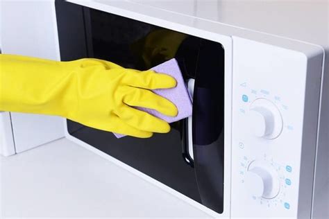 20 способов отмыть кухню без бытовой химии | Microwave, Cleaning hacks ...
