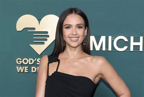 Jessica Alba Wore a Pair of Green Cargo Pants