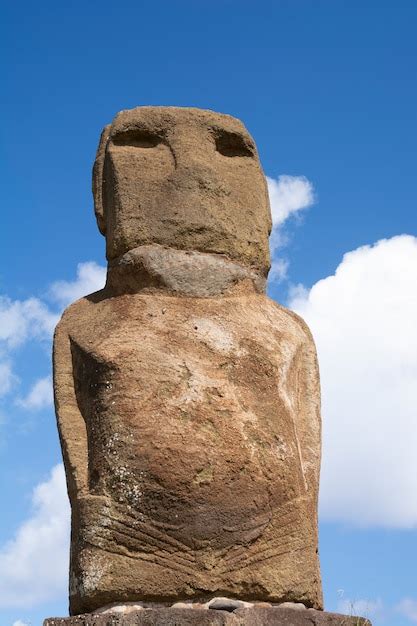 Premium Photo | Moai, easter island