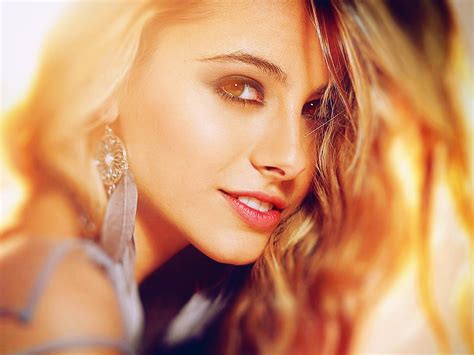 7 Top Ways to Be More Attractive and Charming