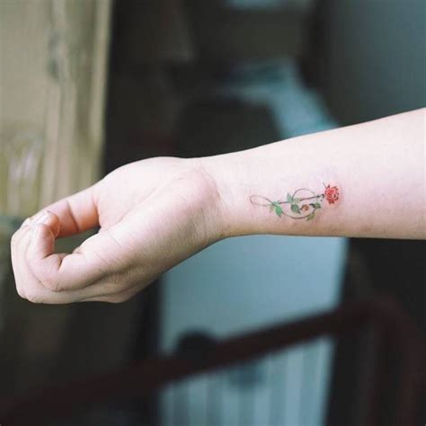 52 Elegant Rose Wrist Tattoos