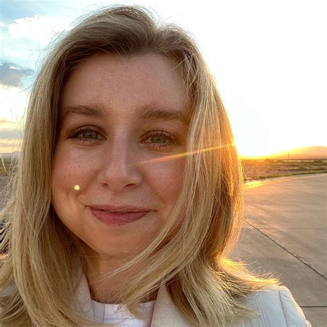 Macaela MacKenzie Latest Articles | Glamour