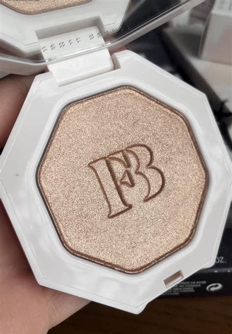 Хайлайтер fenty beauty — цена 845 грн в каталоге Хайлайтеры Купить ...