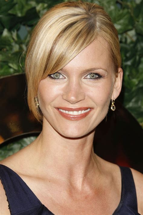 娜塔莎·亨斯屈奇 (Natasha Henstridge) 角色解析、出演作品、人物照片 - 剧面