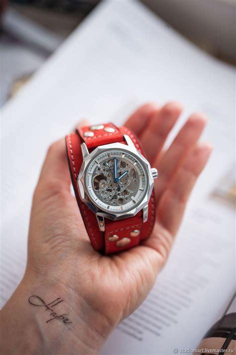 Часы наручные: Aviator Red на красном кожаном ремешке в интернет ...