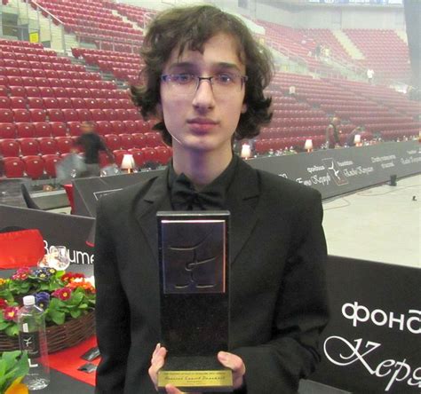 Николай Димитров дари стипендията си за „Талант без граници“TVN.BG
